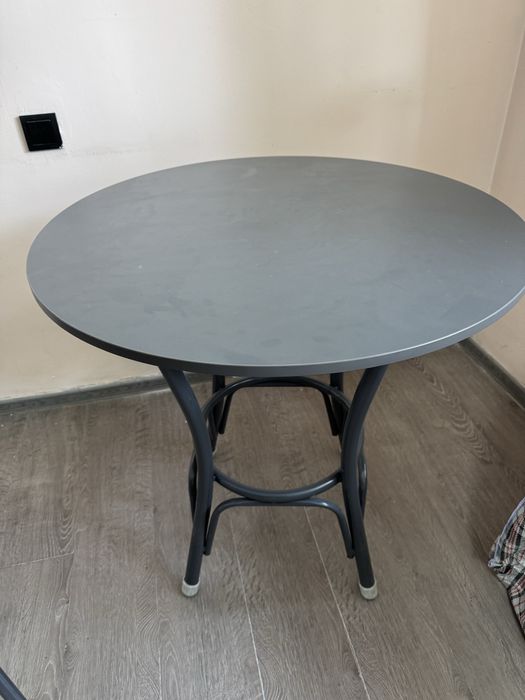 Продаютбся столы и стлуья