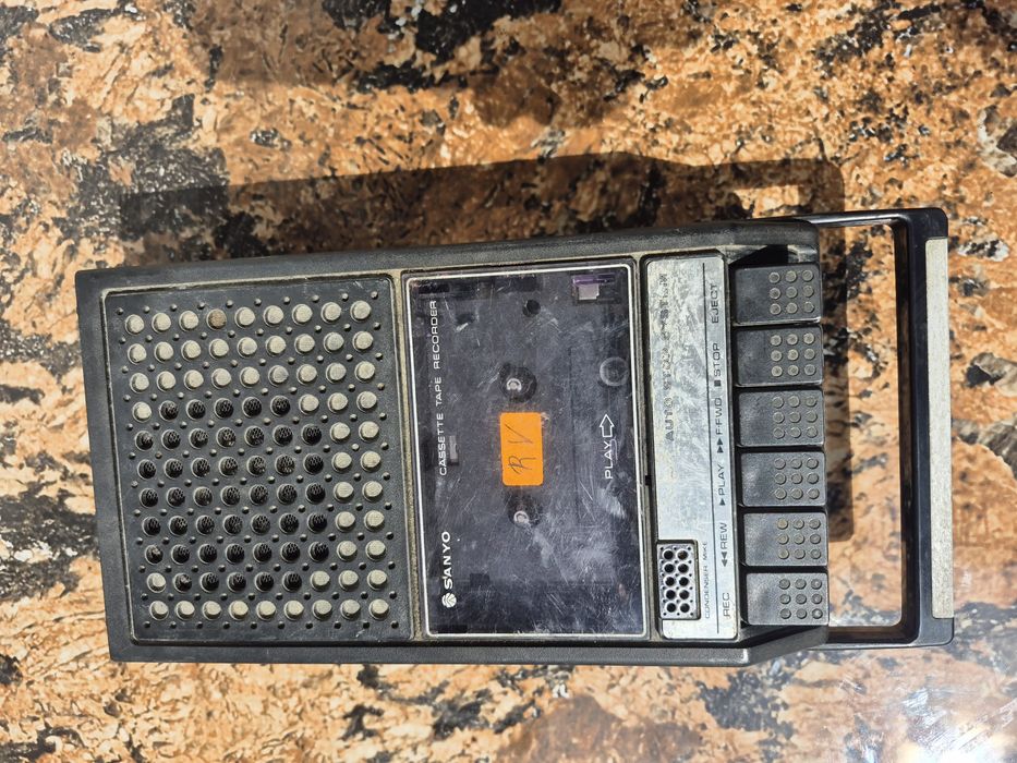 Casetofon player deck marca Sanyo model M2541 made in Spain