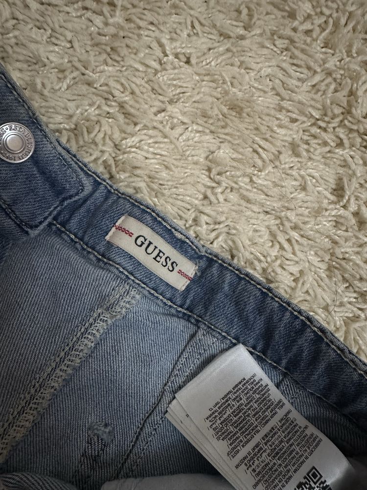 Къси панталонки на Guess