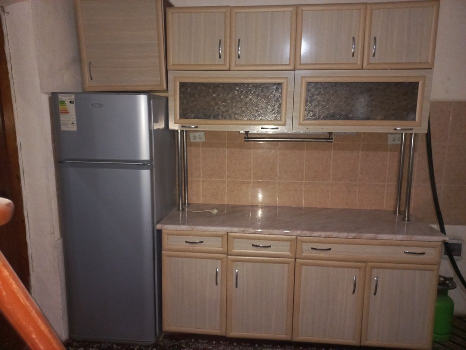 Oshxona shkafi yaxshi holatda