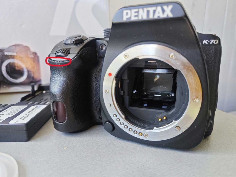 Pentax K-70 Тяло + ръчен обектив и аксесоари