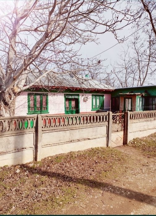 Vând Casa bătrânesca
