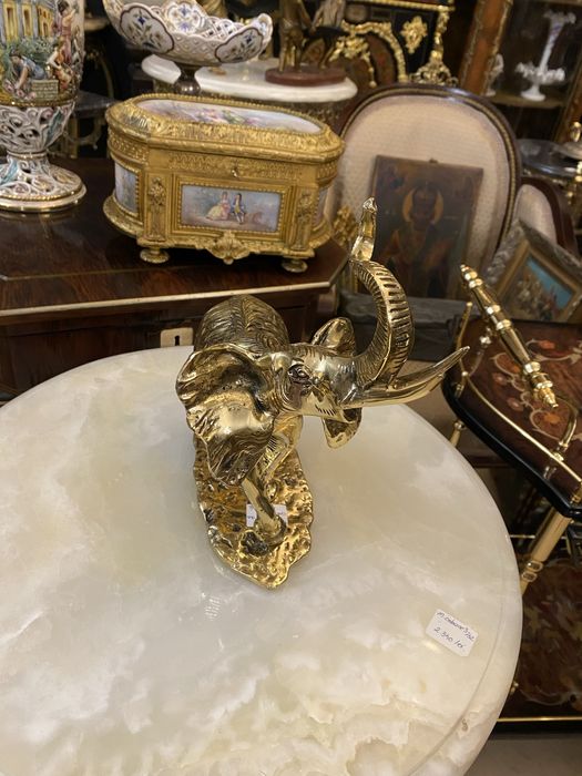 Elefant din bronz
