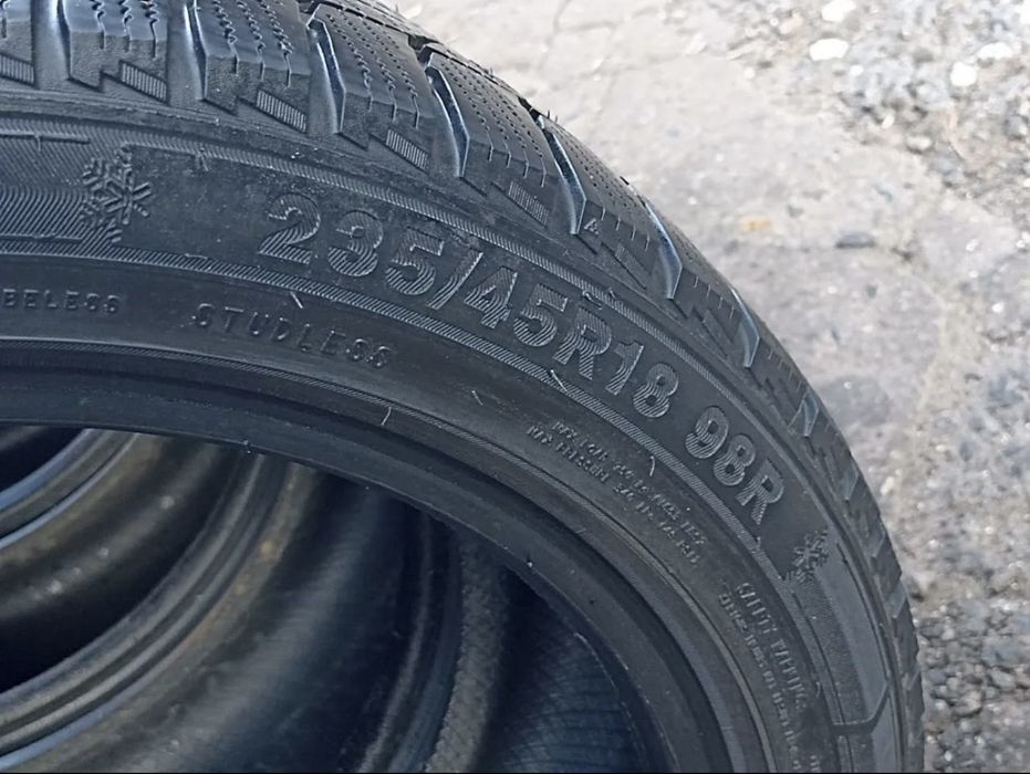 Продам зимние шины Triangle 235/45/18