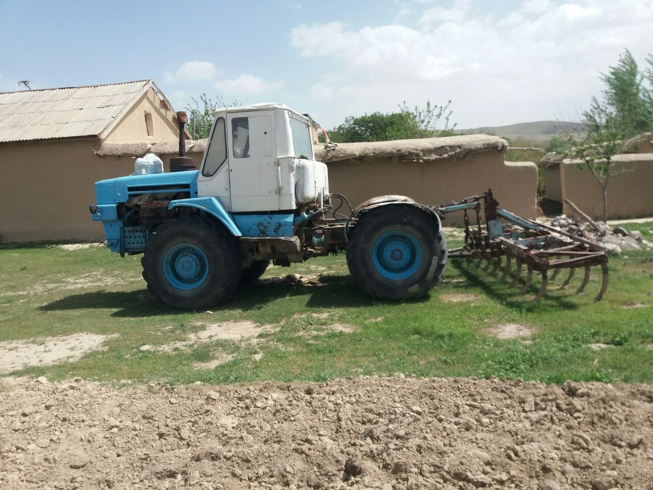 Traktor    XTZ K150