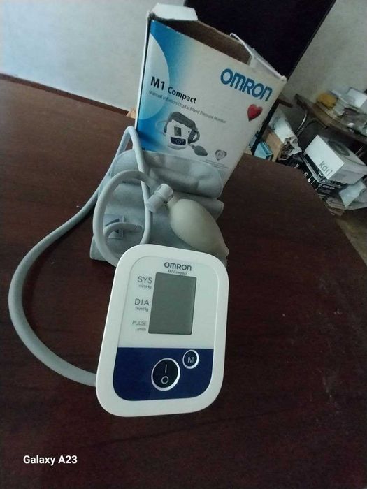 Цифровой измеритель давления "Omron"