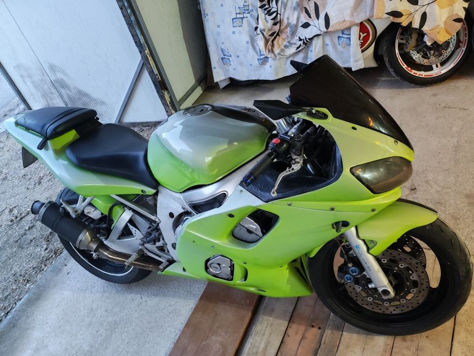 Văd Yamaha r6 carburație An 2001