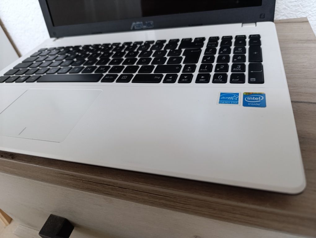 Laptop Asus R512M