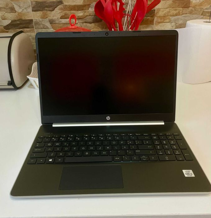 Laptop HP – i3 / 8GB / 512GB SSD / Full HD – Stare excelentă!