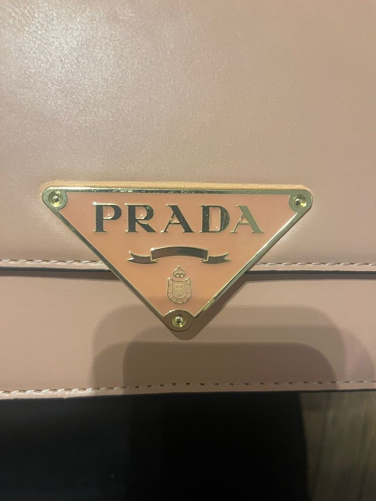 Geanta Prada roz