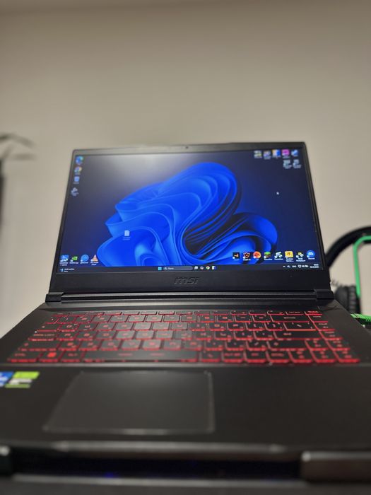 Геймърски лаптоп MSI