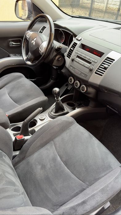 Mitsubishi outlander 2.0 diesel 4x4 la buton doar 137.000 km