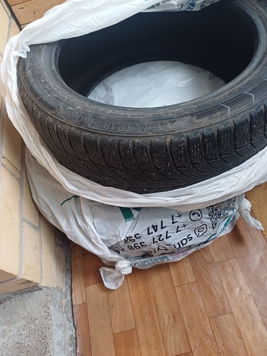 Продам Шины 245/45/18 зима