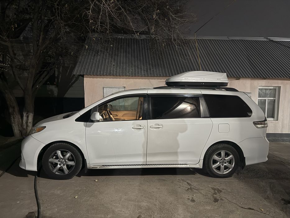 Автобокс на машину почти новый