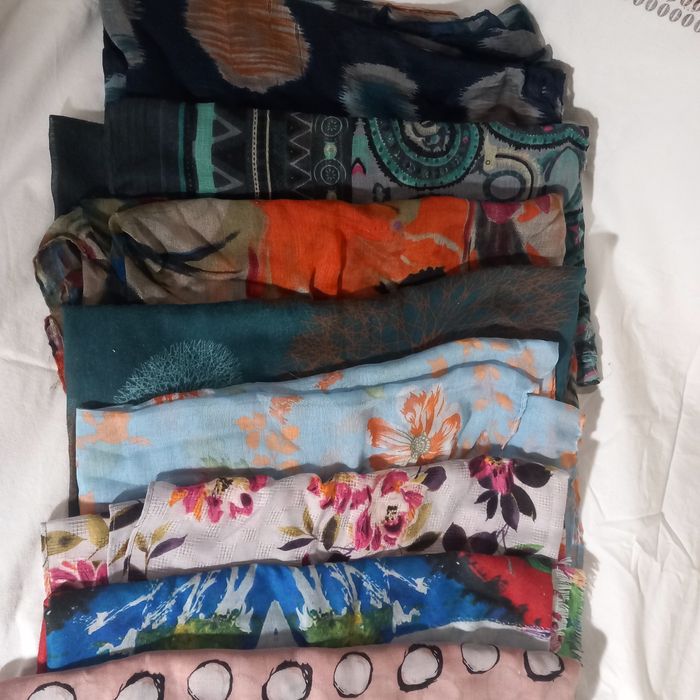 Дамски шалове различни шарки