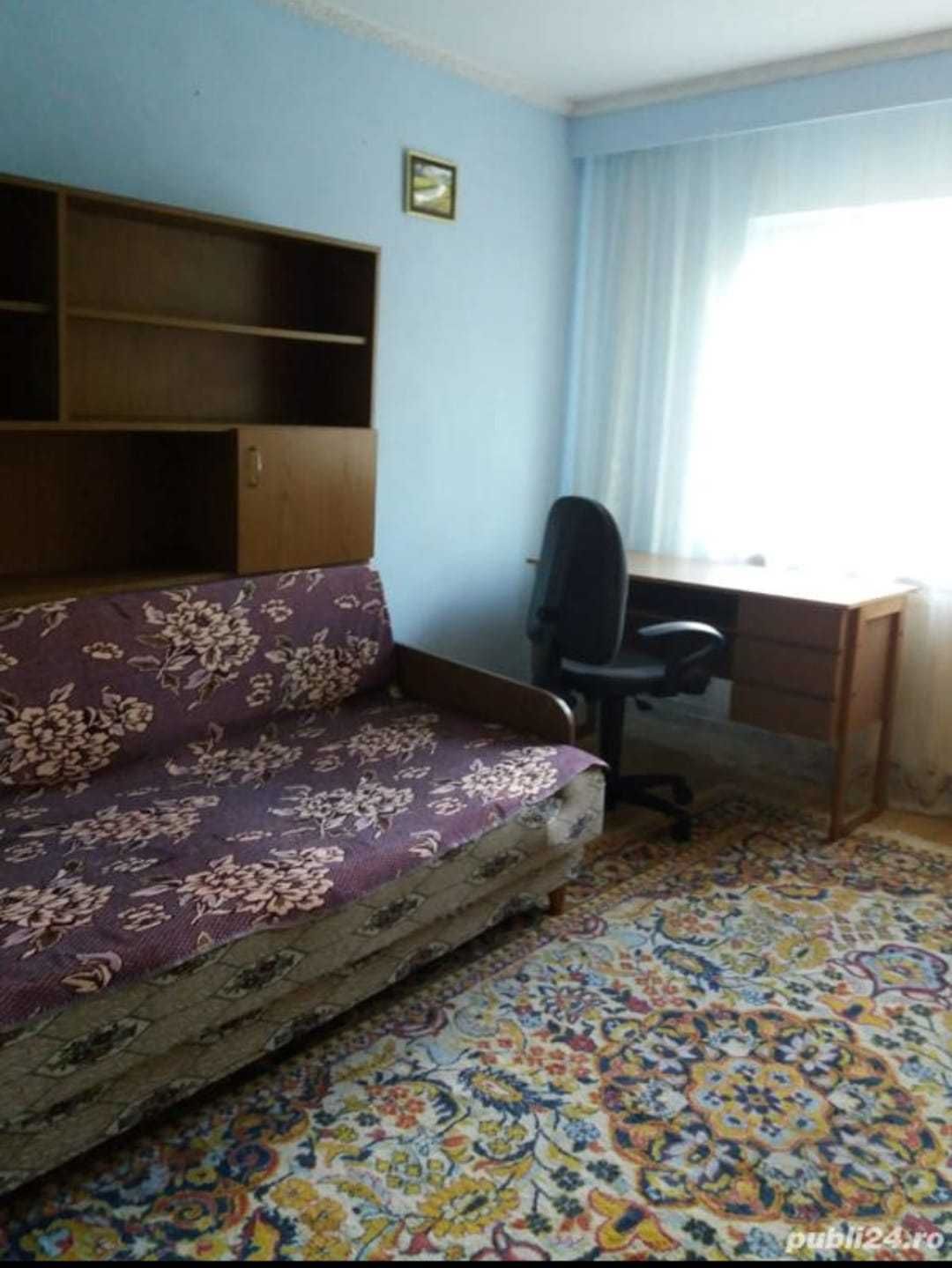 Ofer spre inchiriere apartament cu 3 camere