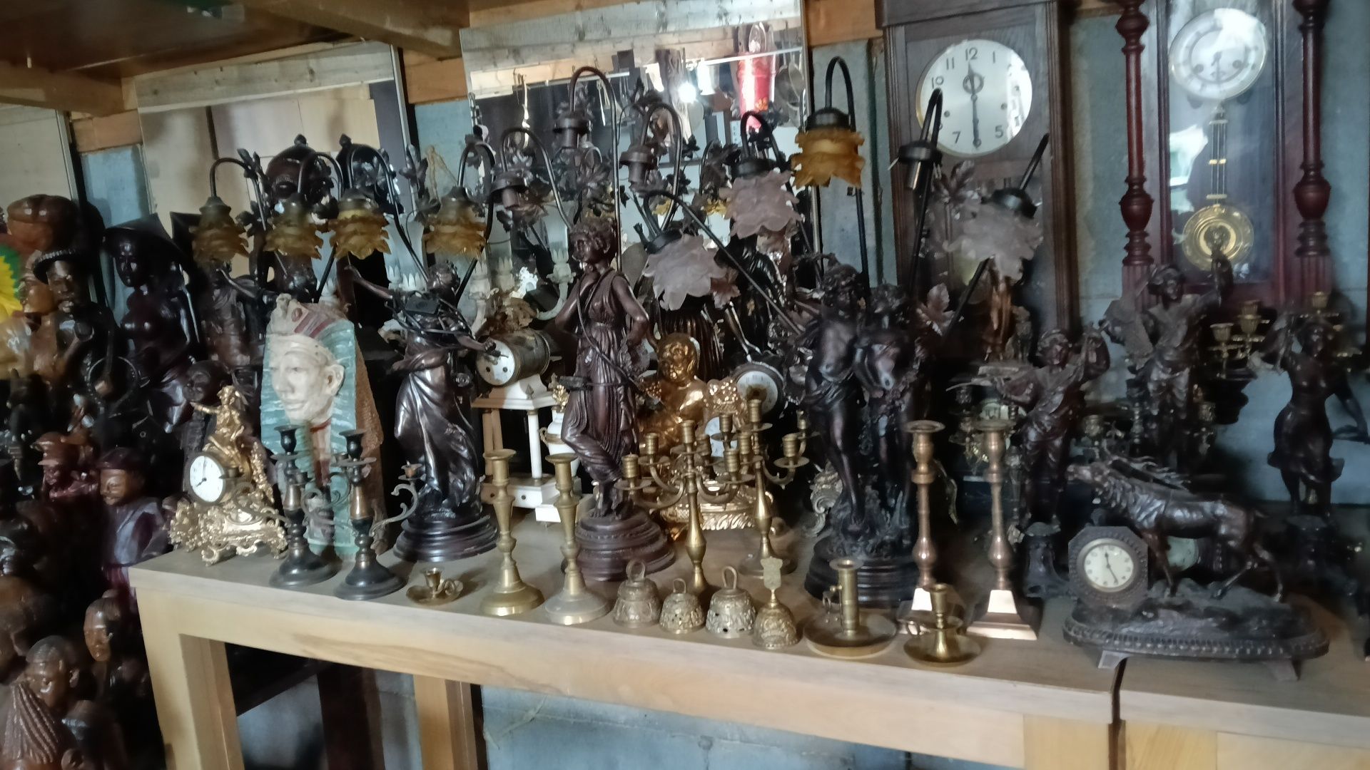 Vind urgent merită văzut