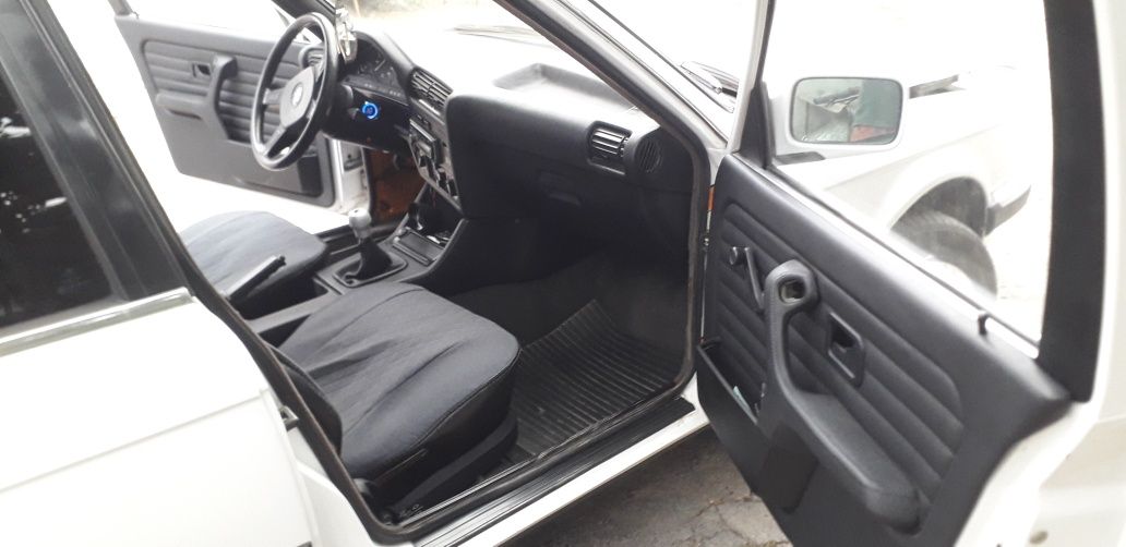 Продам BMW E30 в хорошем состоянии