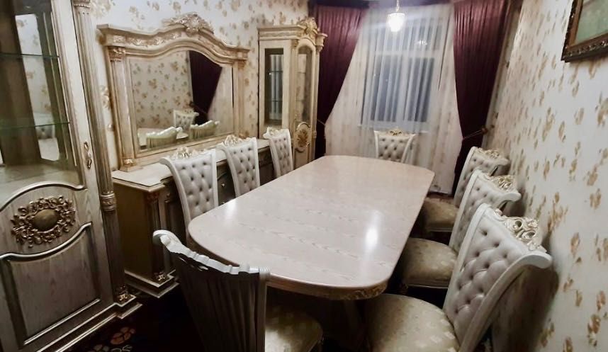 Продается стол и 8 стульев