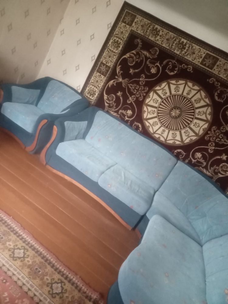 Продам диван вместе с креслом