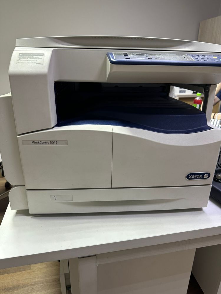 Продам МФУ Xerox5019