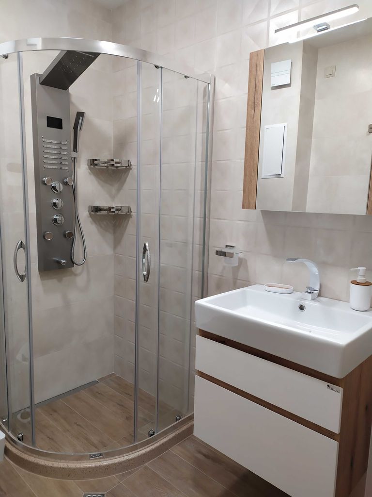 Дава се под наем Двустаен апартамент в Варна, Бриз - 76 кв.м за 816 € - Снимка #13