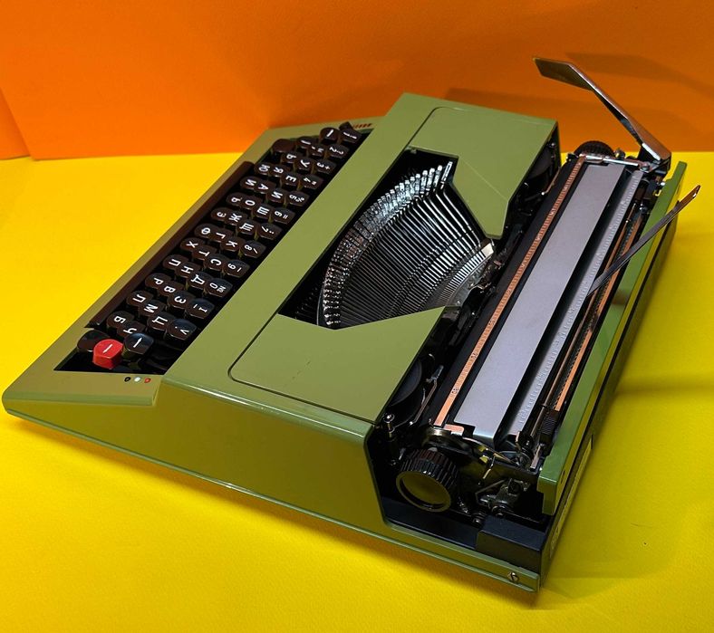 Пишеща Машина Марица 30 с нова лента  клавиатура Кирилица обслужена