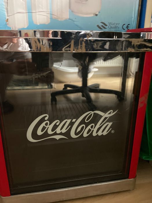 Vând mini frigider Coca Cola cu