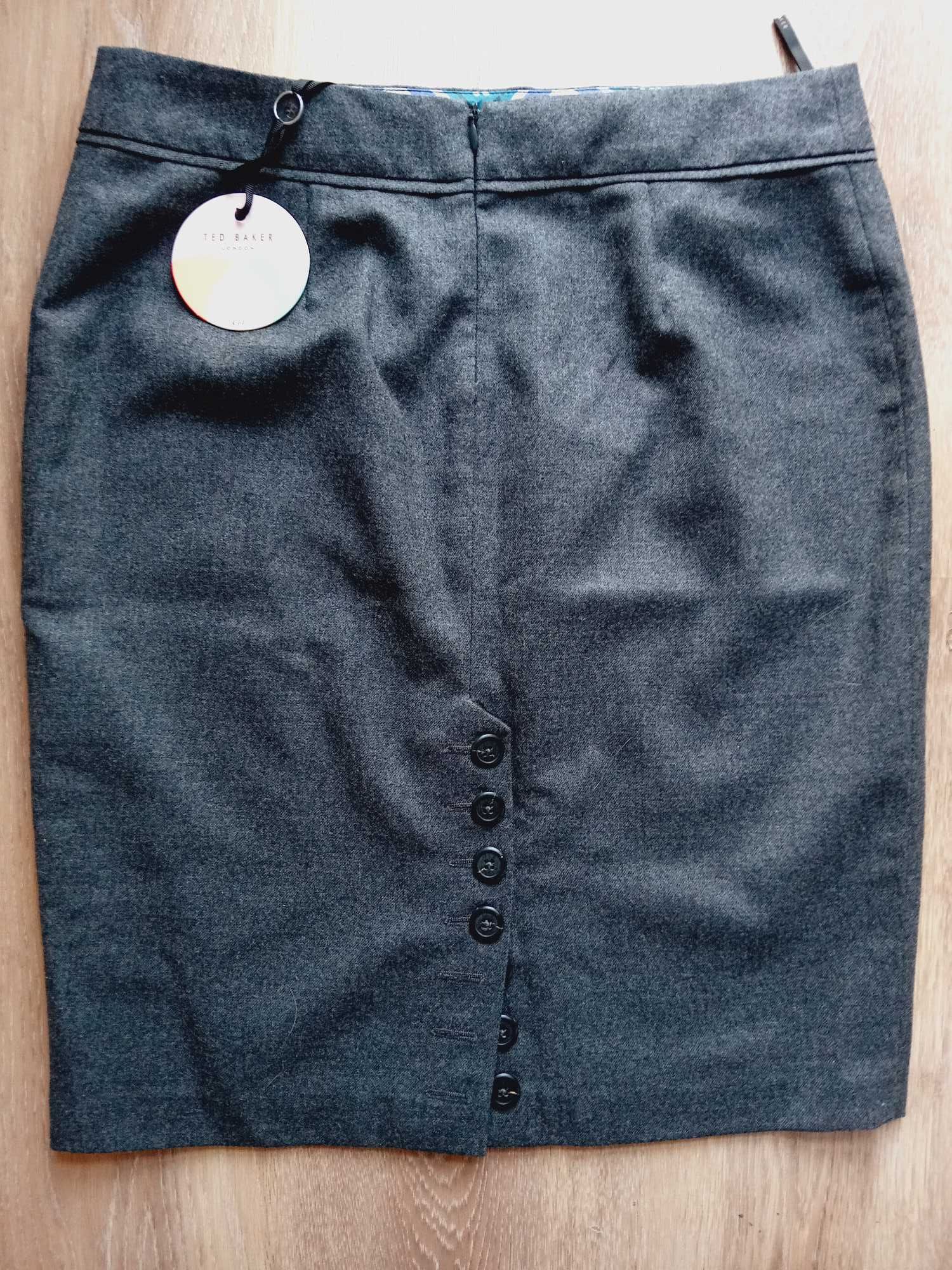 Ted Baker 98% wool пола