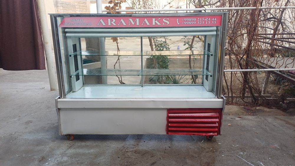 Витрина холодилник 2 метрли холати яхши мотори йук колган жойи яхши ..
