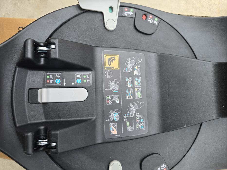 Maxi cosi family fix 360 car base база за кола Нова