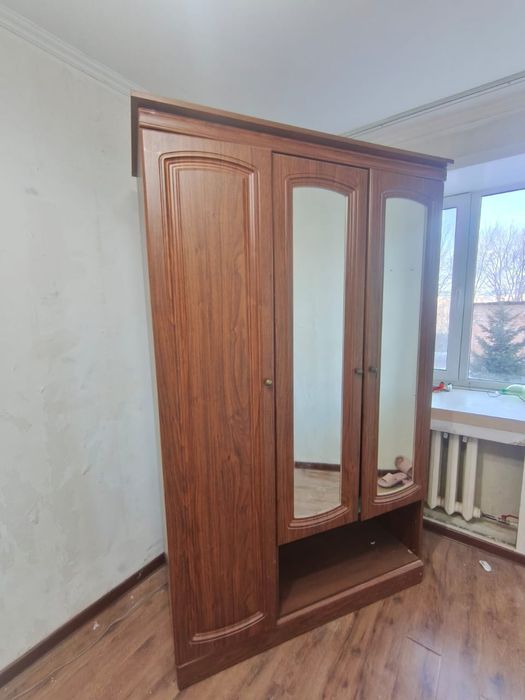 только сегодня продам шкаф в отличном состоянии за 20000