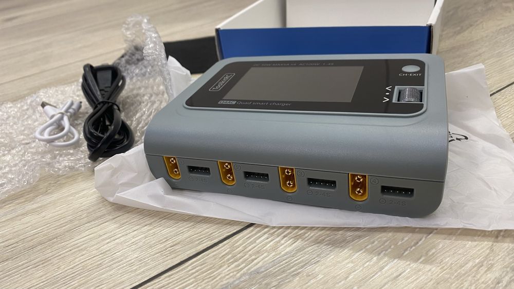 ToolkitRC Q4AC зарядное устройство