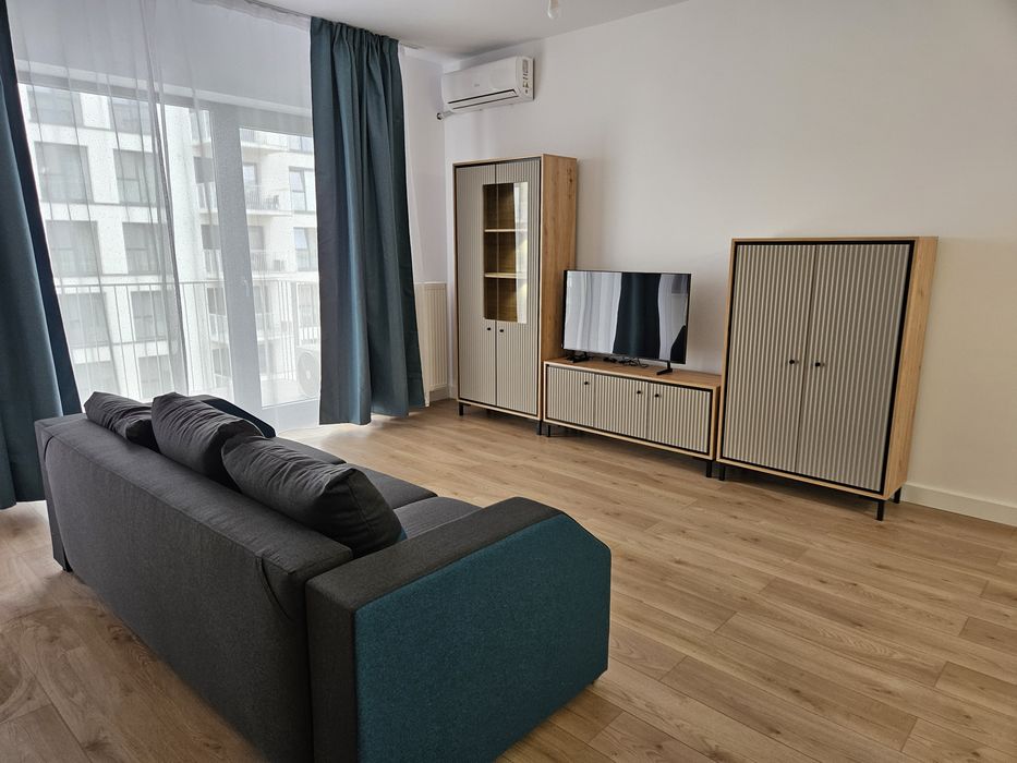 Inchiriez apartament cu 2 camere (Dormitor + Living) SILK si parcare