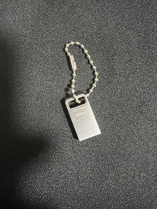 Флешка Kingston 64гб