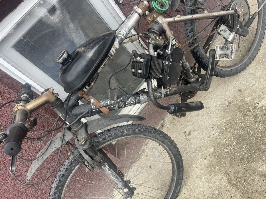 Vand bicicleta cu motor de 80 cc Marca Decathlon Ryder