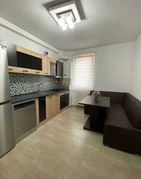 Дава се под наем Тристаен апартамент в Пловдив, Център - 74 кв.м за 255 € - Снимка #1