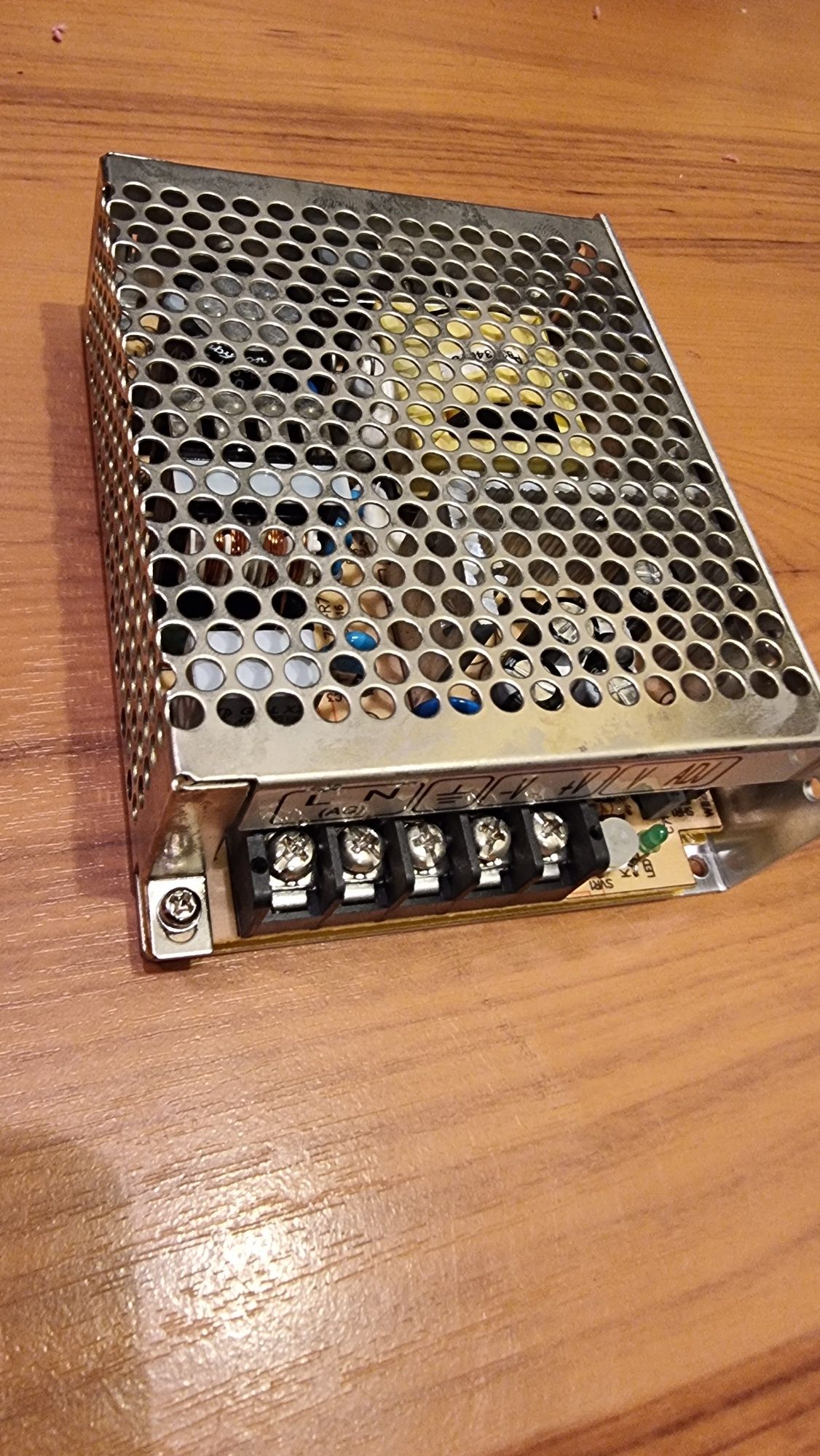 Импулсно захранване 12v