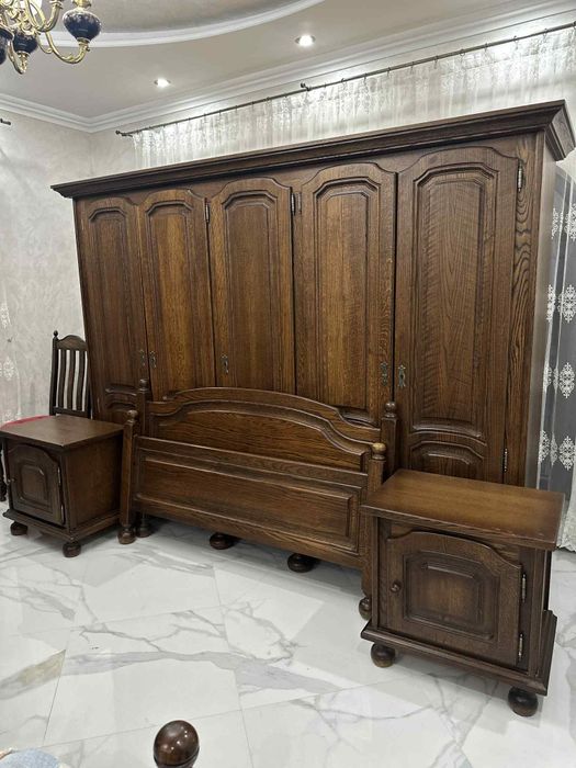 Dormitoare coplecte masive în stare bună