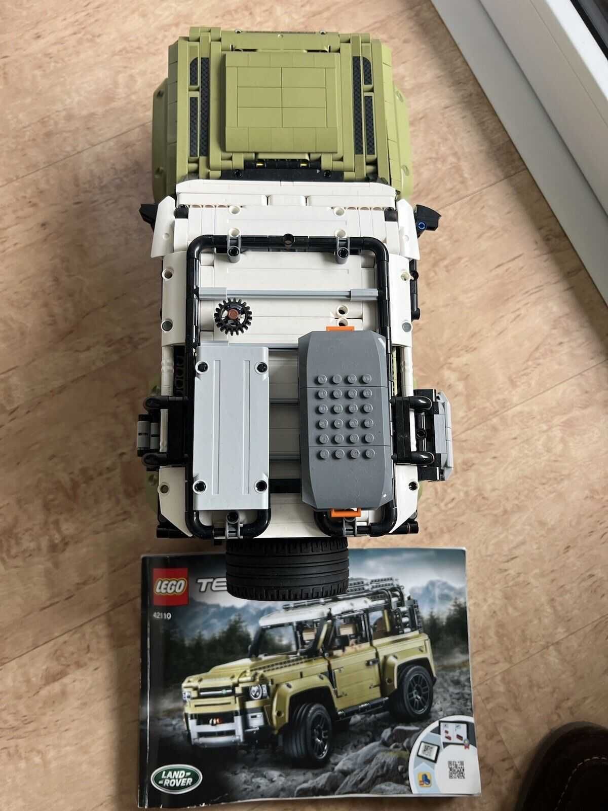 Lego Technic Land Rover Defender 2573 елемента