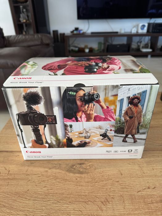 Canon EOS R50 Mirrorless Kit Creator cu Obiectiv RF-S 18-45mm