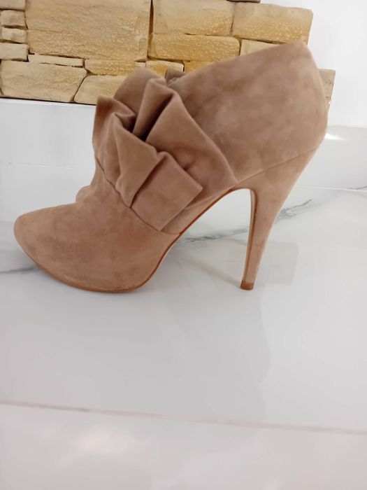 Botine piele intoarsa Zara