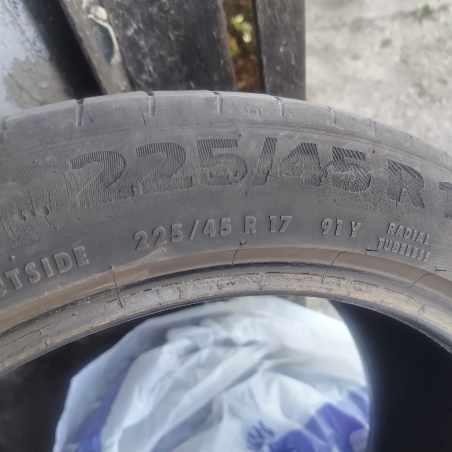Продавам летни гуми 4 бр 225/45/17