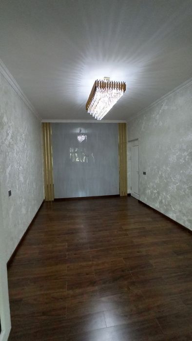 Продажа 3 хона 4 етаж 4 етажл 
Кора камиш 2/4
70 кв
Балкон 2*6
56 кв
Б