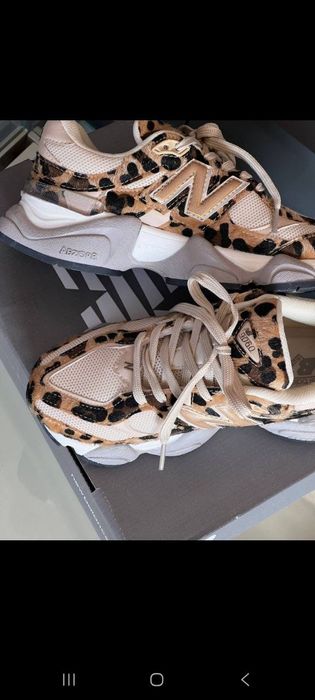 Adidași (nou). .