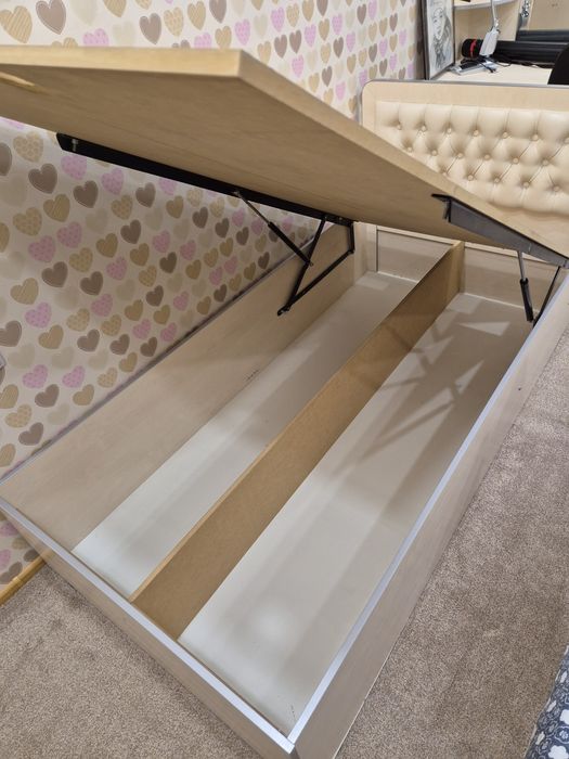 Кровать 200×100×40  в отличном состоянии