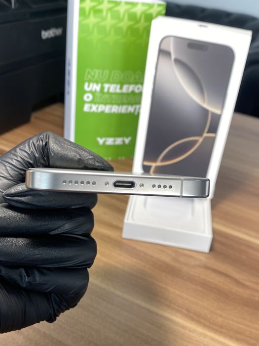 iPhone 16 Pro Max • 256 GB • Natural Titanium