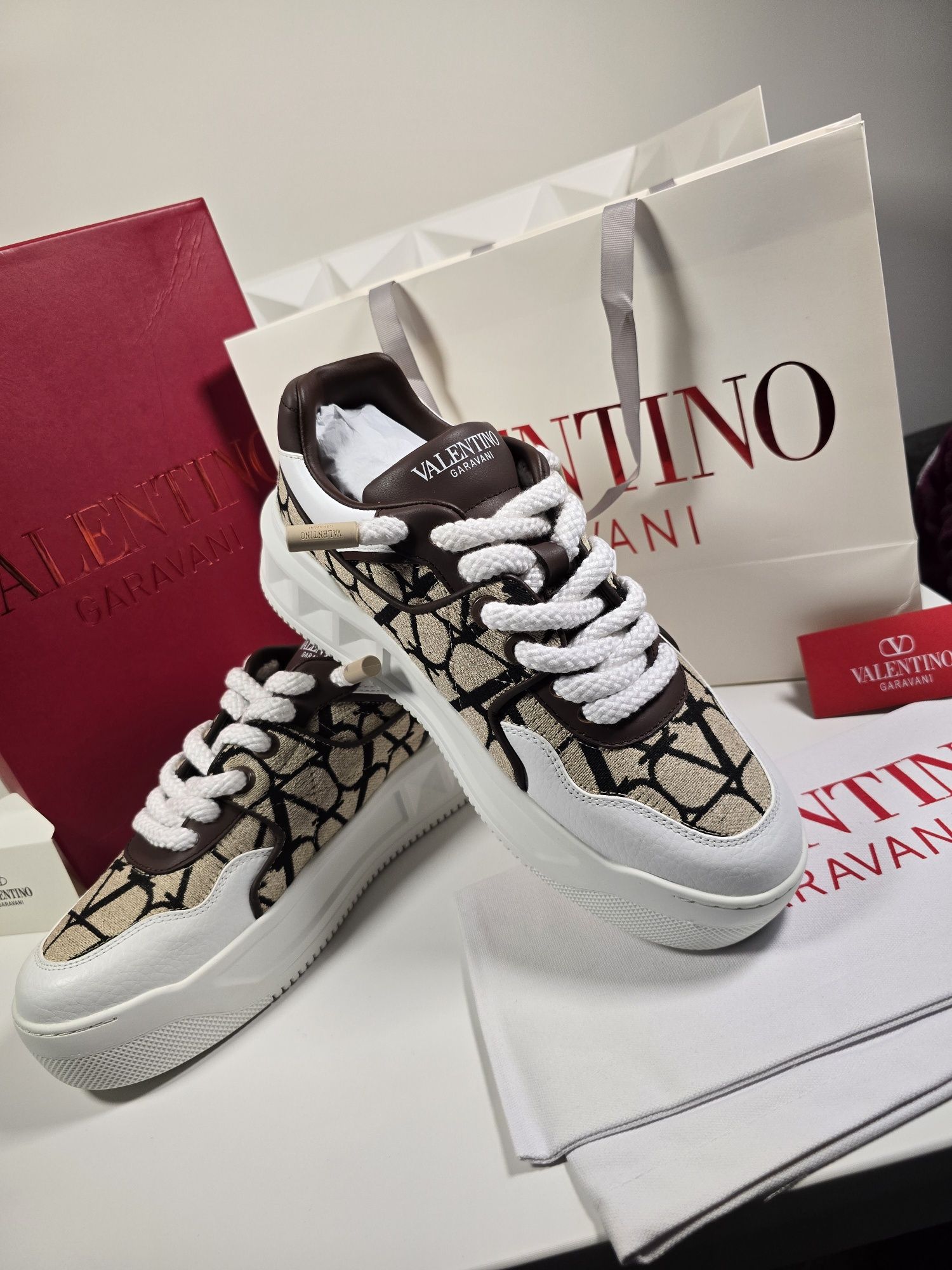 Обувки Valentino