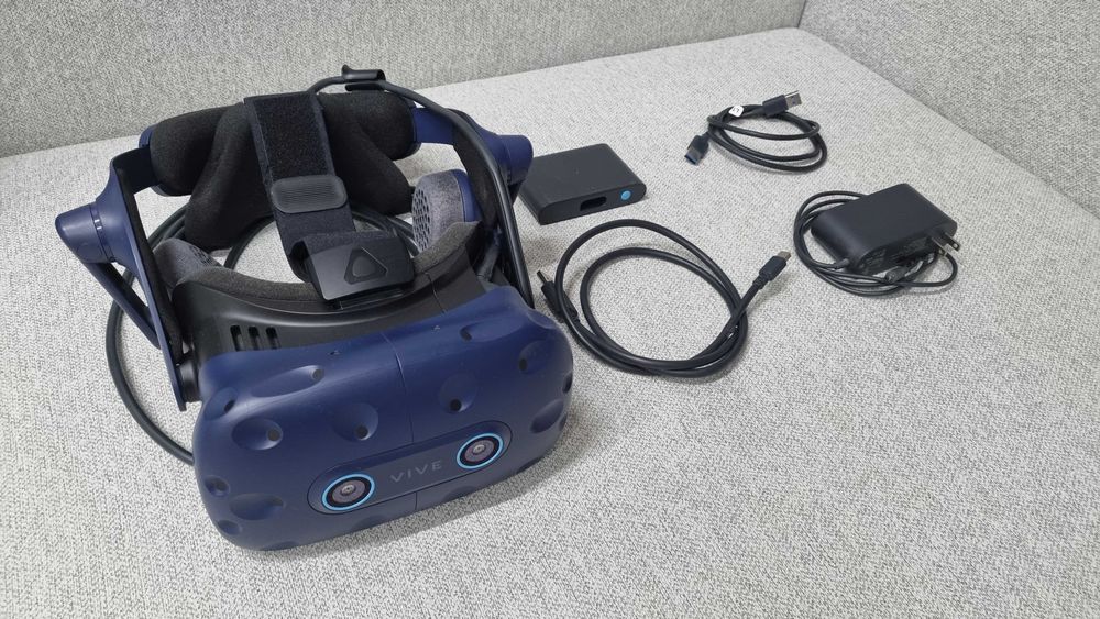 HTC Vive Pro Eye (Headset only)