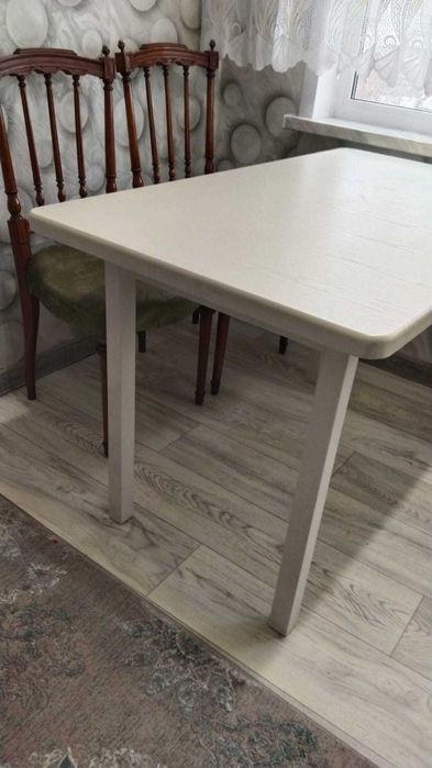 Продам стол кухонный